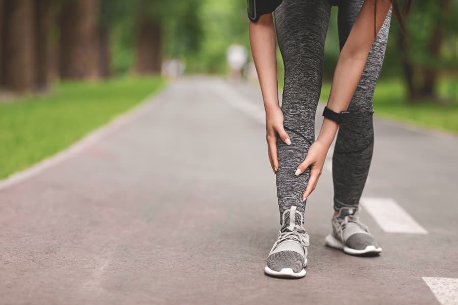 Basketball player on court dribbling ball, causes of shin splints